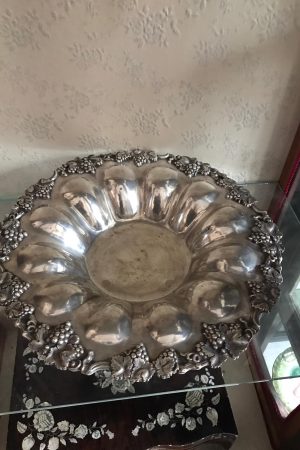 Fructiera din argint masiv, marcata 800. Peste 1800 grame.